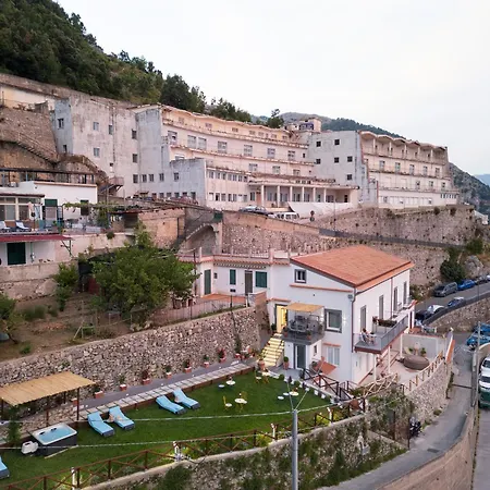 Dimora La Fenice Zaffiro Pensión 4*